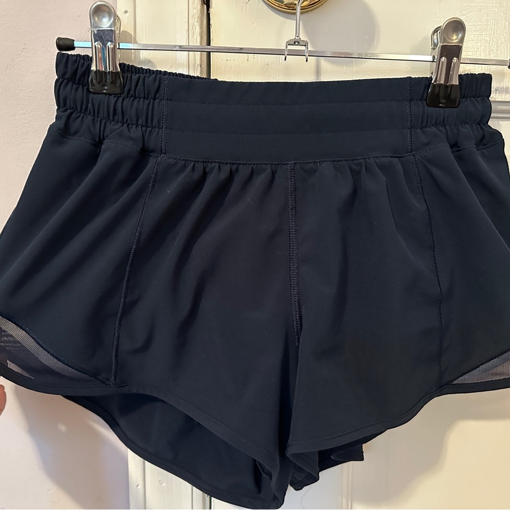 Lululemon Hottie Hot Shorts 2.5”